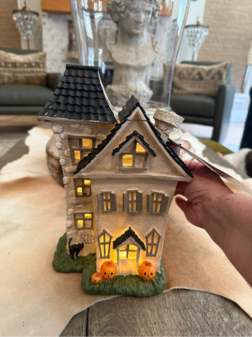 Brand NWT Halloween Haunted House LED LIGHTED  Decor with Jack-O'-Lanterns